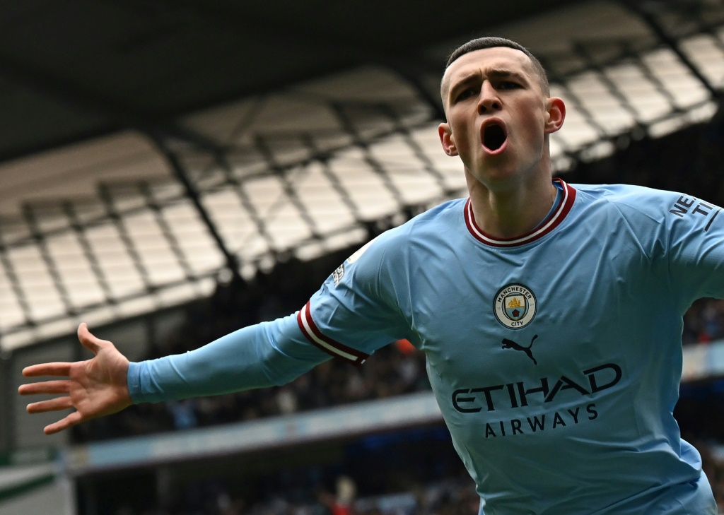 لاعب مانشستر سيتي فيل فودن يحتفل بافتتاحه التسجيل في مرمى نيوكاسل يونايتد في الدوري الانكليزي على ملعب الاتحاد ستاديوم في مانشستر في 4 آذار/مارس 2023 (ا ف ب)