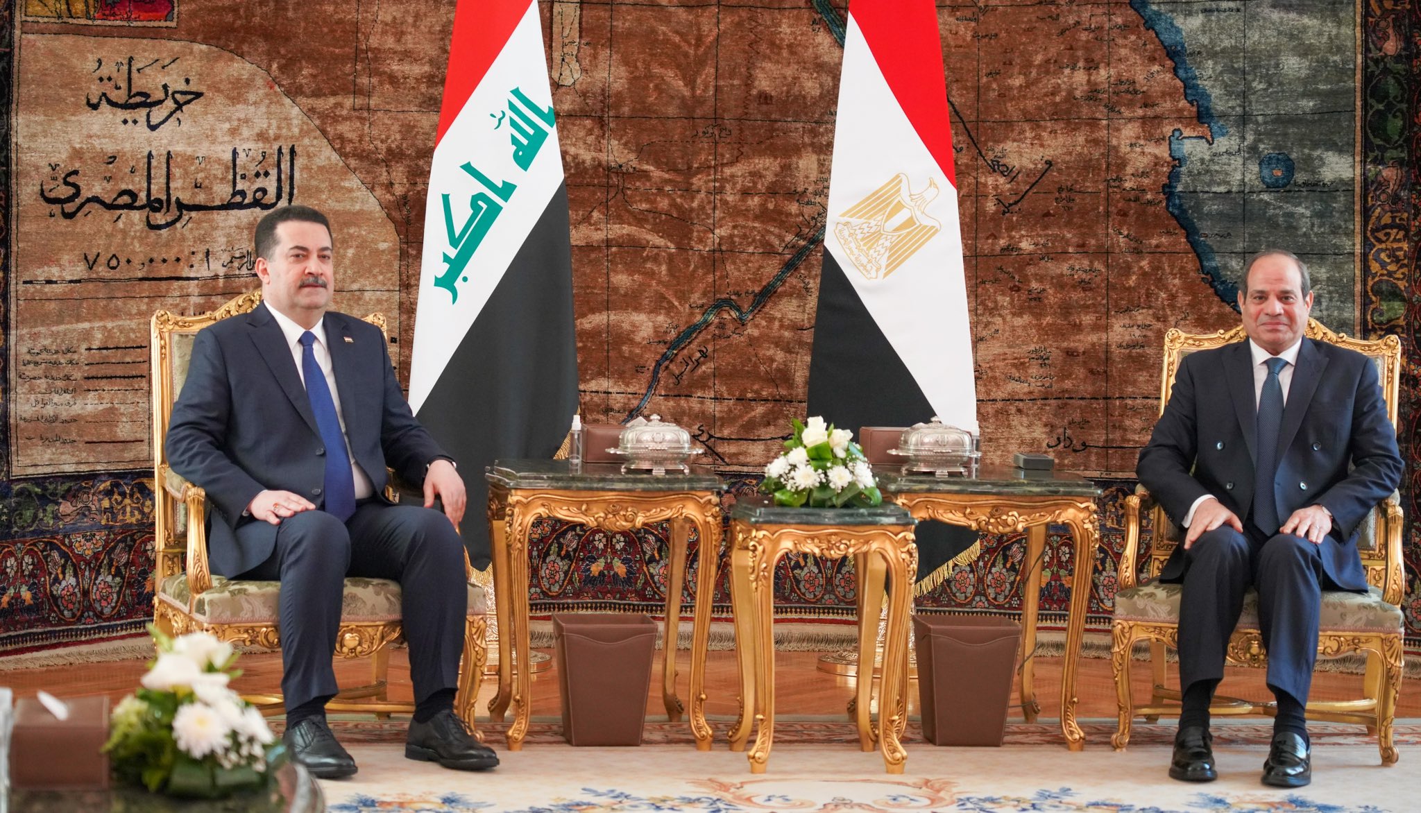 الرئيس المصري، عبد الفتاح السيسي، خلال لقائه برئيس الوزراء العراقي، محمد شياع السوداني (الرئاسة المصرية)