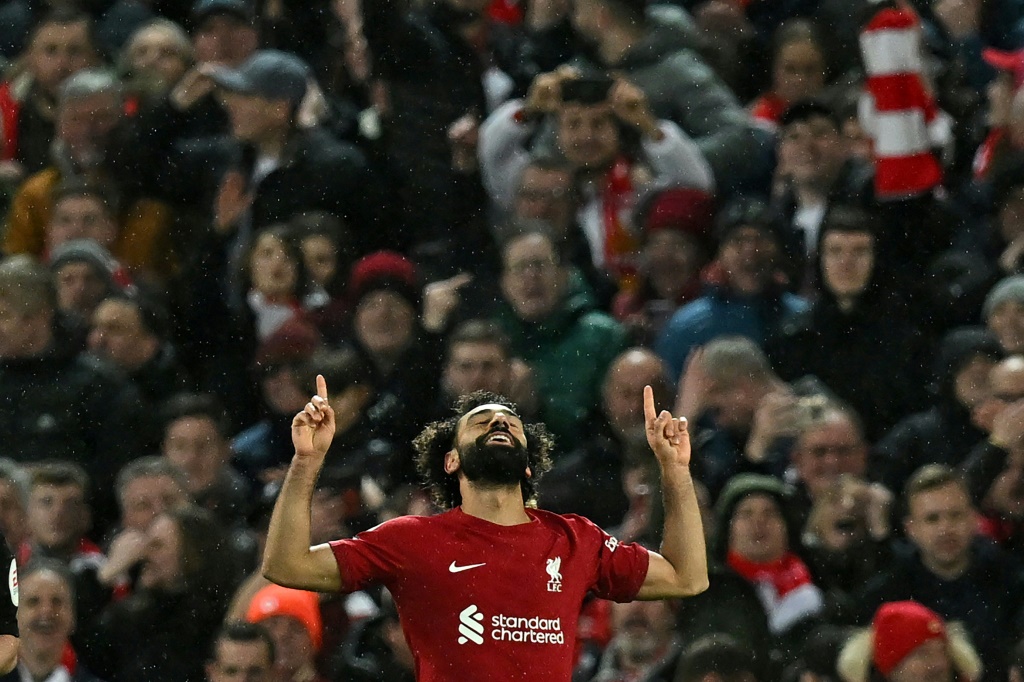 المصري محمد صلاح يحتفل بهدفه مع ليفربول ضد مانشستر يونايتد في الدوري الانكليزي لكرة القدم على ملعب أنفيلد في 5 آذار/مارس 2023 (ا ف ب)