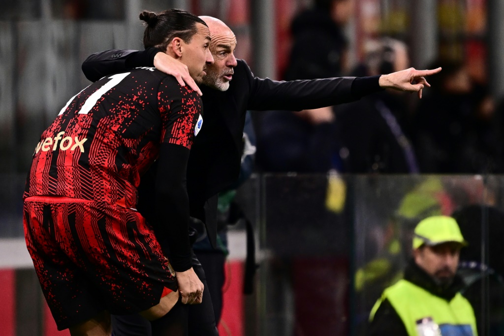 يحاول المدرب ستيفانو بيولي إنقاذ موسم ميلان بعد تحطم آماله بالاحتفاظ بلقبه في الدوري (ا ف ب)