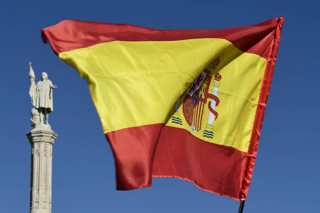 علم إسبانيا خلال تظاهرة في مدريد في 28 تشرين الأول/أكتوبر 2017 (ا ف ب)