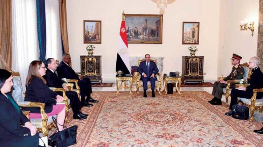 السيسي خلال استقباله وزير الدفاع الأميركي والوفد المرافق له (الرئاسة المصرية)