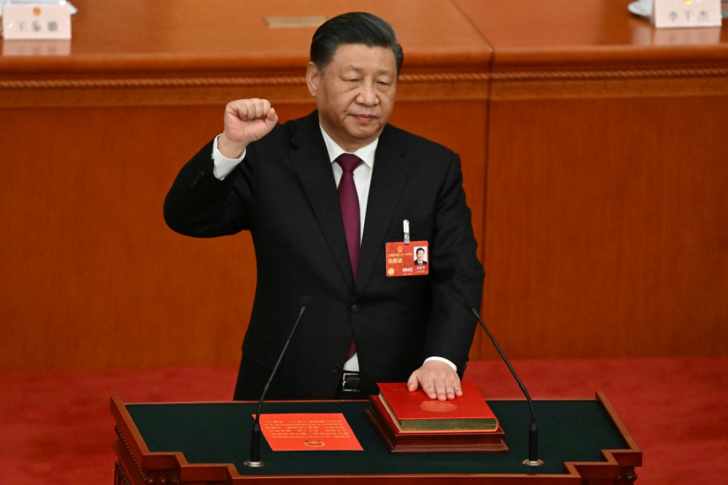 شي جينبينغ يؤدي اليمين بعد انتخابه رئيسا للصين لولاية ثالثة على التوالي في 10آذار/مارس 2023 في بكين (ا ف ب)