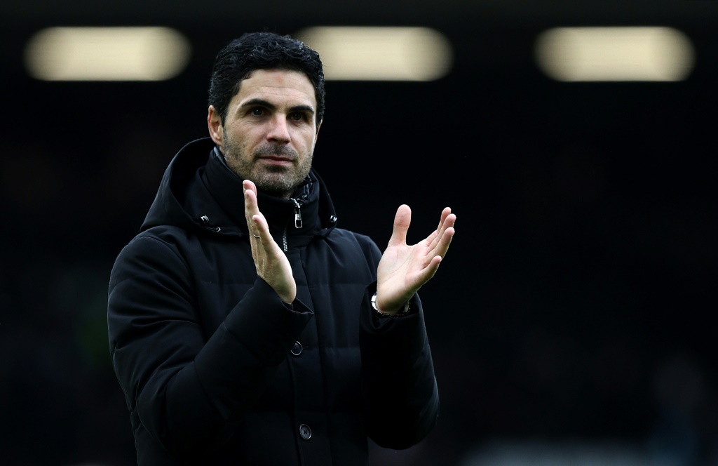 الإسباني ميكيل أرتيتا مدرب أرسنال الإنكليزي يريد الفوز بالدوري وبيوروبا ليغ هذا الموسم (ا ف ب)