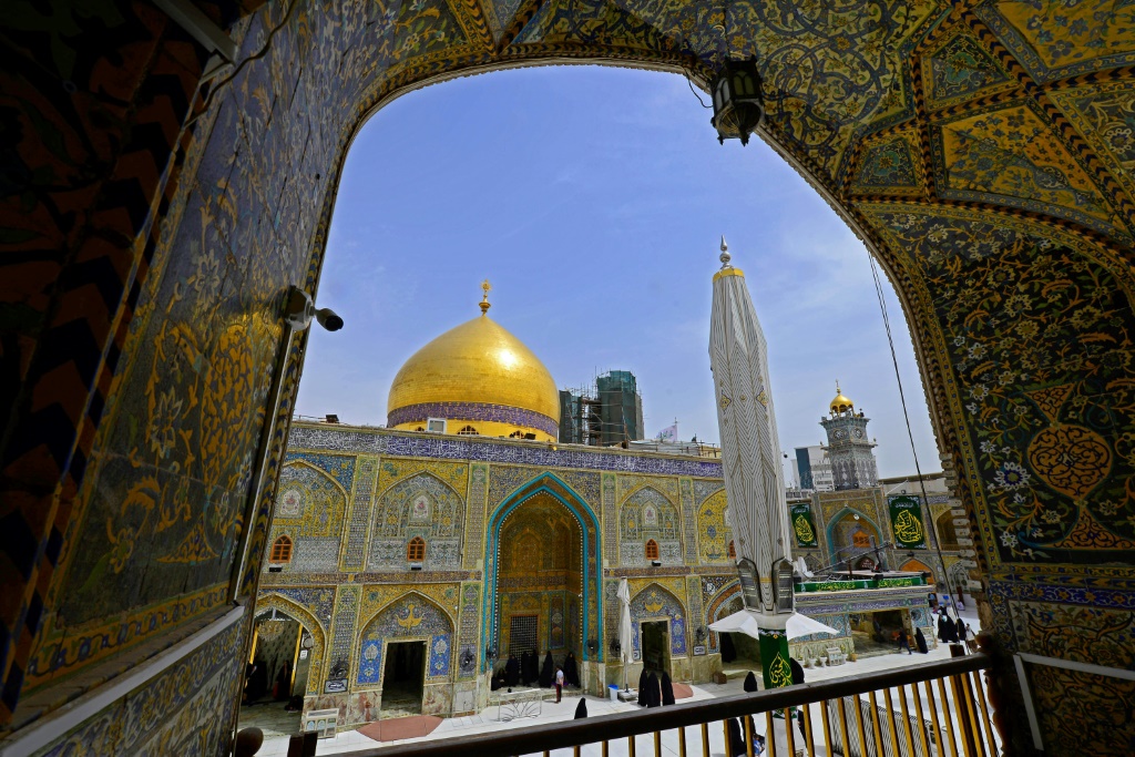 مرقد الإمام علي بن أبي طالب في مدينة النجف المقدسة جنوب بغداد في صورة متلقطة في التاسع من أيار/مايو 2020 (ا ف ب)