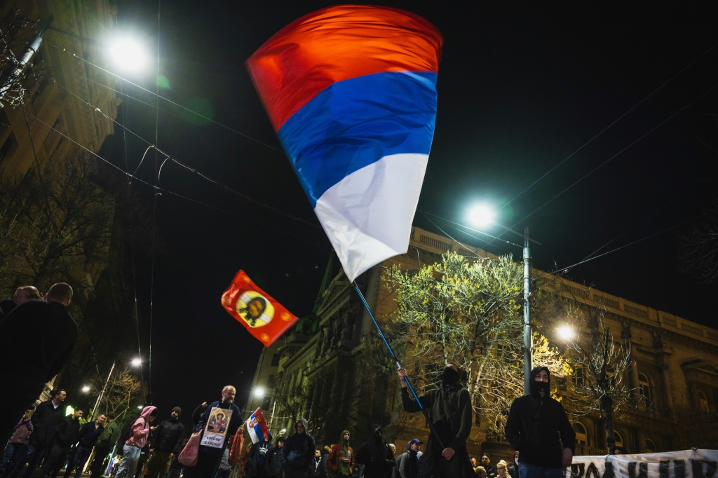 تظاهرة في بلغراد احتجاجا على خطة أوروبية لتطبيع العلاقات بين صربيا وكوسوفو