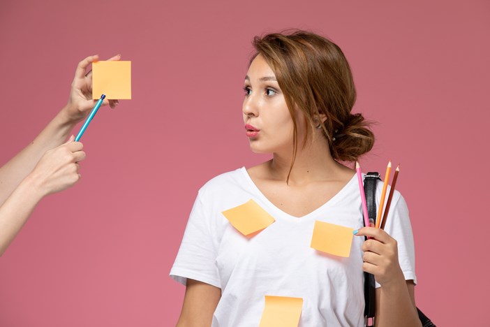 كيفية تدريب عقلكِ على السعادة.. نصائح سريعة (زهرة الخليج)