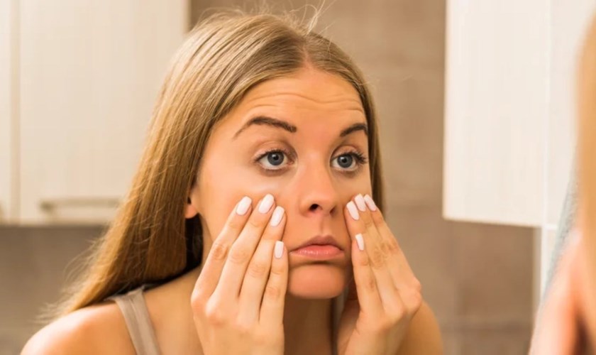 ماذا يحدث لبشرتكِ عند تناول وجبات خفيفة مالحة قبل النوم؟(زهرة الخليج)