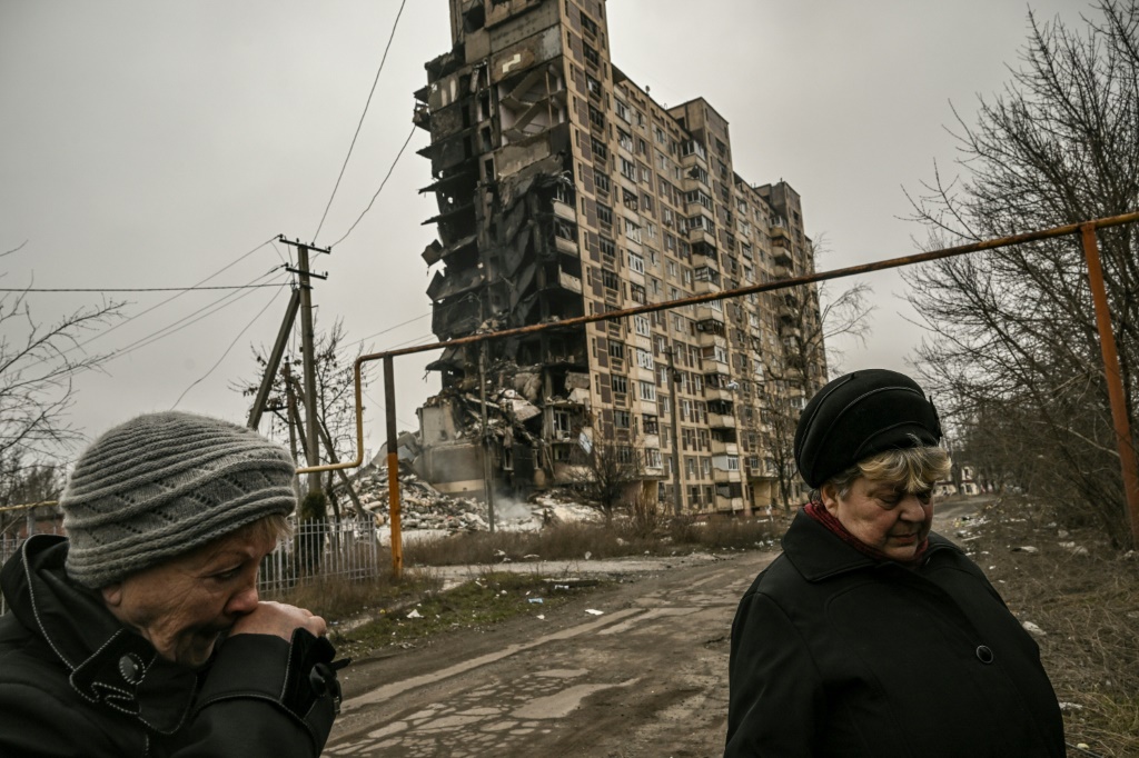 أدييفكا ، التي تعرضت للقصف المدفعي ، وغارات جوية أخيرًا ، هي مدينة أخرى في دونباس يحاول الروس محاصرتها (أ ف ب)