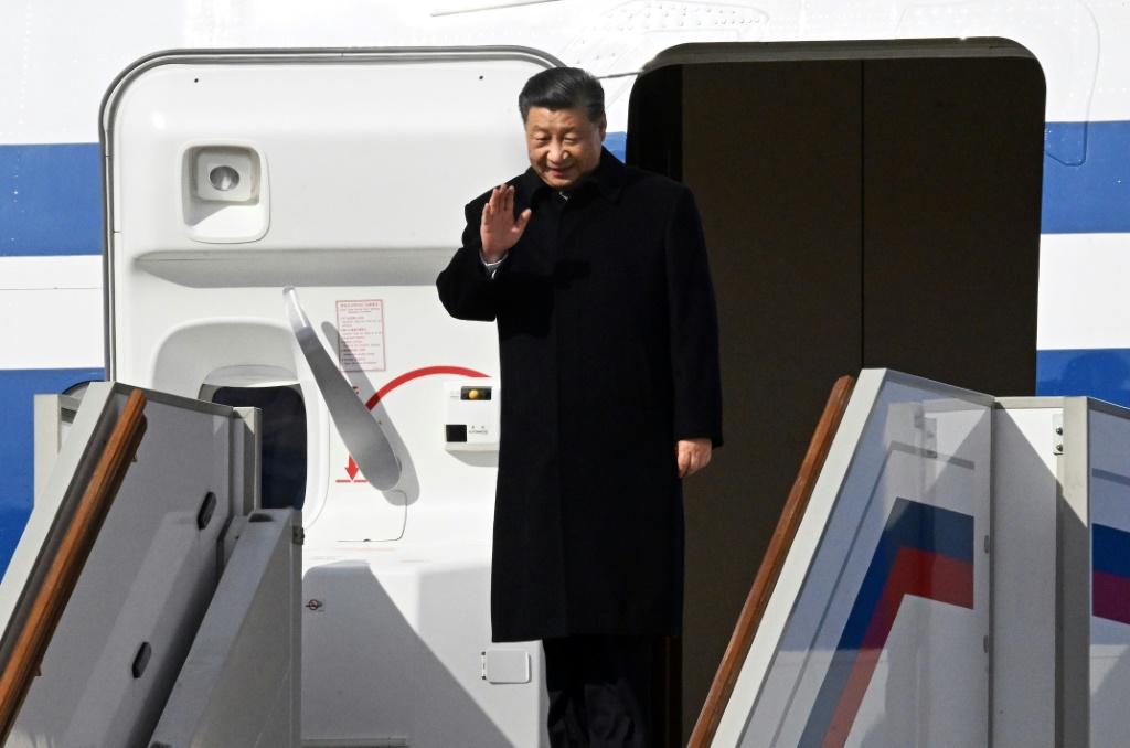 الرئيس الصيني شي جينبينغ لدى وصوله إلى موسكو في 20 آذار/مارس 2023 (ا ف ب)