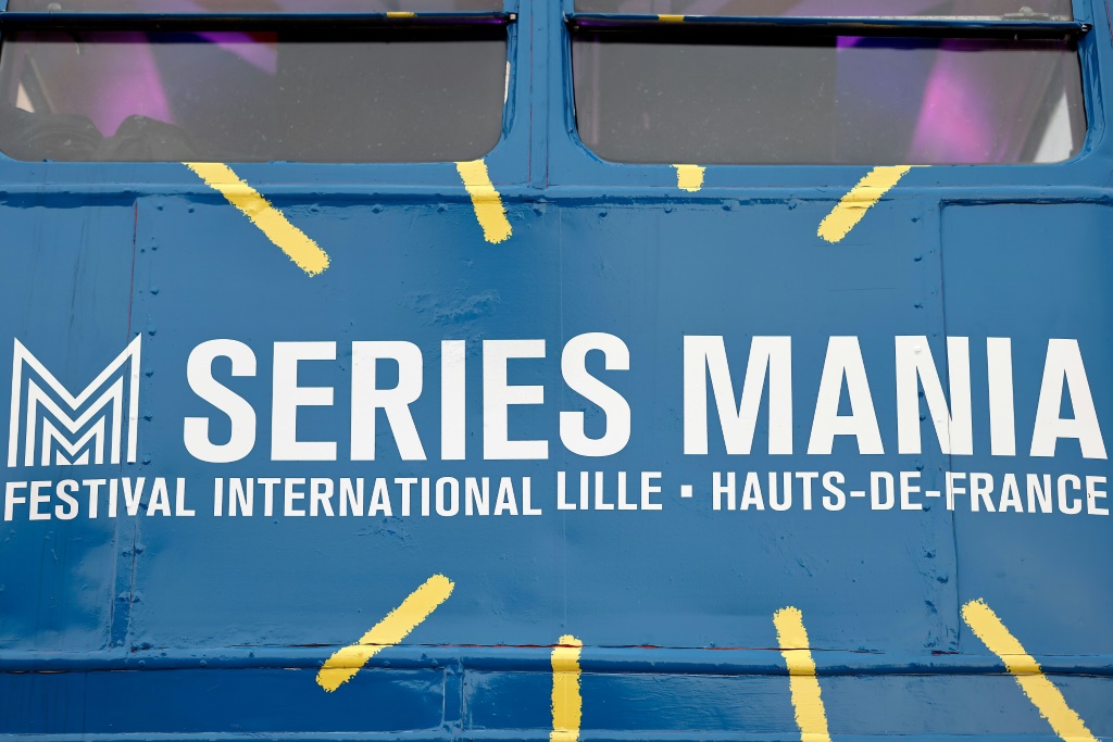 شعار مهرجان "سيريز مانيا" في مدينة ليل الفرنسية في 17 آذار/مارس 2023 (ا ف ب)