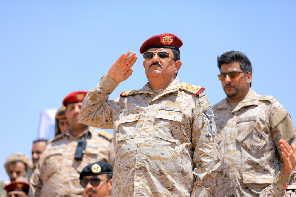 وزير الدفاع الفريق محسن الداعري (ا ف ب)