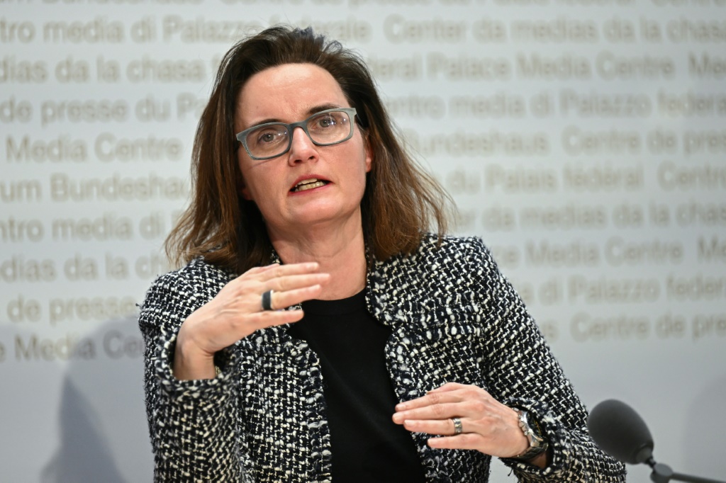     رئيسة هيئة الرقابة السويسرية على الأسواق المالي مارلين أمستاد خلال مؤتمر صحافي في برن في 19 آذار/مارس 2023 (ا ف ب)