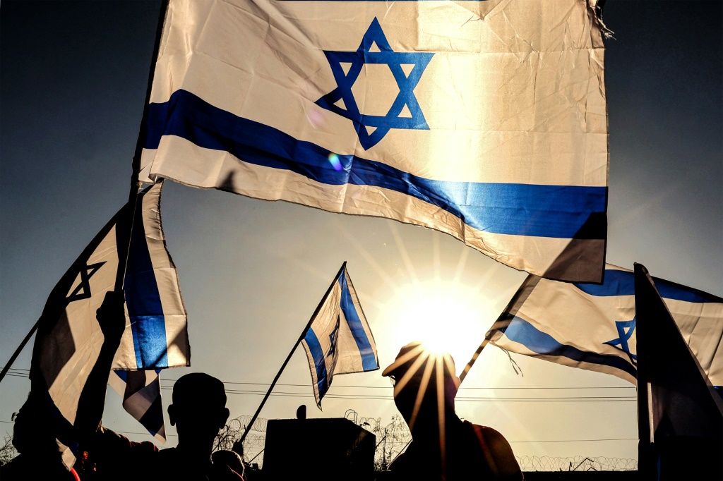 متظاهرون ضد تعديلات قضائية في اسرائيل في 28 آذار/مارس 2023 (ا ف ب)