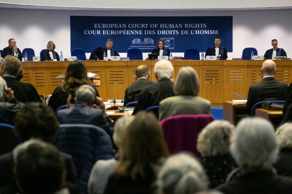المحكمة الأوروبية لحقوق الإنسان خلال جلسة للنظر في شكويين ضد فرنسا وسويسرا بشأن تغير المناخ في 29 آذار/مارس 2023 في ستراسبورغ (ا ف ب)