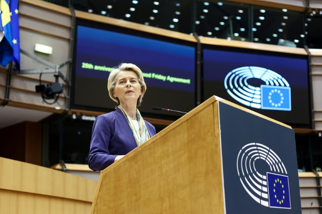 رئيسة المفوضية الاوروبية اورسولا فون دير لايين في البرلمان الأوروبي في بروكسل في 29 آذار/مارس 2023 (ا ف ب)