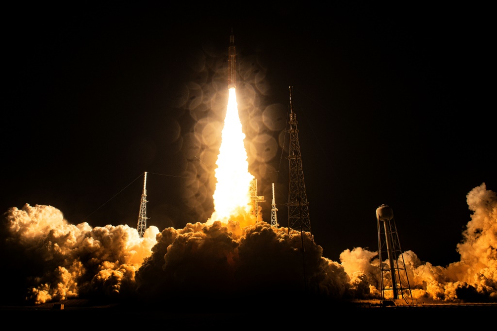 إطلاق الصاروخ التابع لمهمة "أرتيميس 1" في مركز كينيدي الفضائي في فلوريدا في 16 تشرين الثاني/نوفمبر 2022 (ا ف ب)