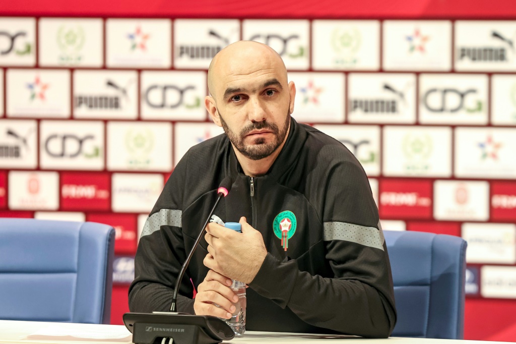 مدرب المنتخب المغربي وليد الركراكي خلال مؤتمر صحافي في 13 آذار/مارس 2023 (ا ف ب)