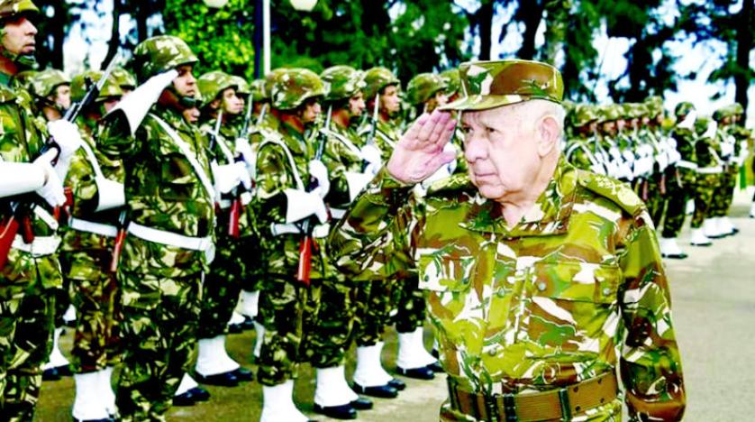 الفريق أول سعيد شنقريحة خلال وجوده بمقر قيادة القوات البرية بالعاصمة (وزارة الدفاع الجزائرية)
