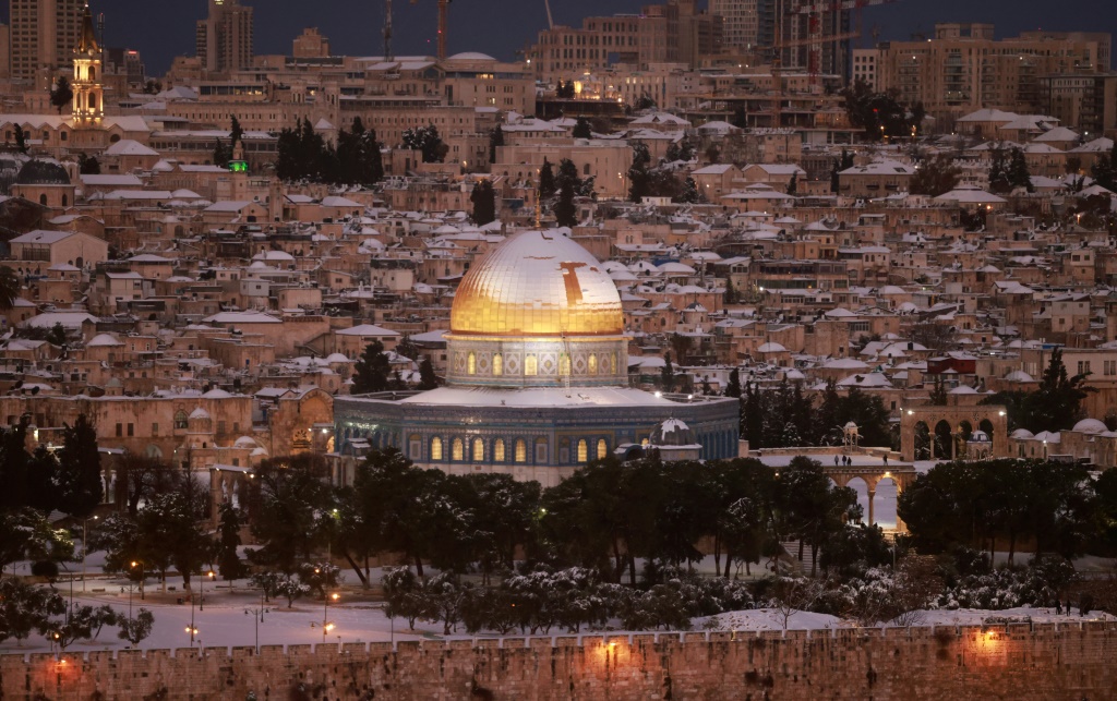 أدت الاقتحامات المتكررة للأقصى إلى توتر واشتباكات في أنحاء الأراضي الفلسطينية والمناطق العربية في إسرائيل (أ ف ب)