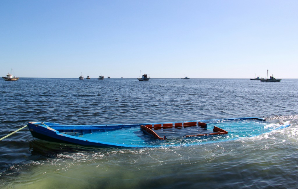 مركب لمهاجرين يتم سحبه قبالة السواحل التونسية في 13 تشرين الأول/أكتوبر 2020 (ا ف ب)