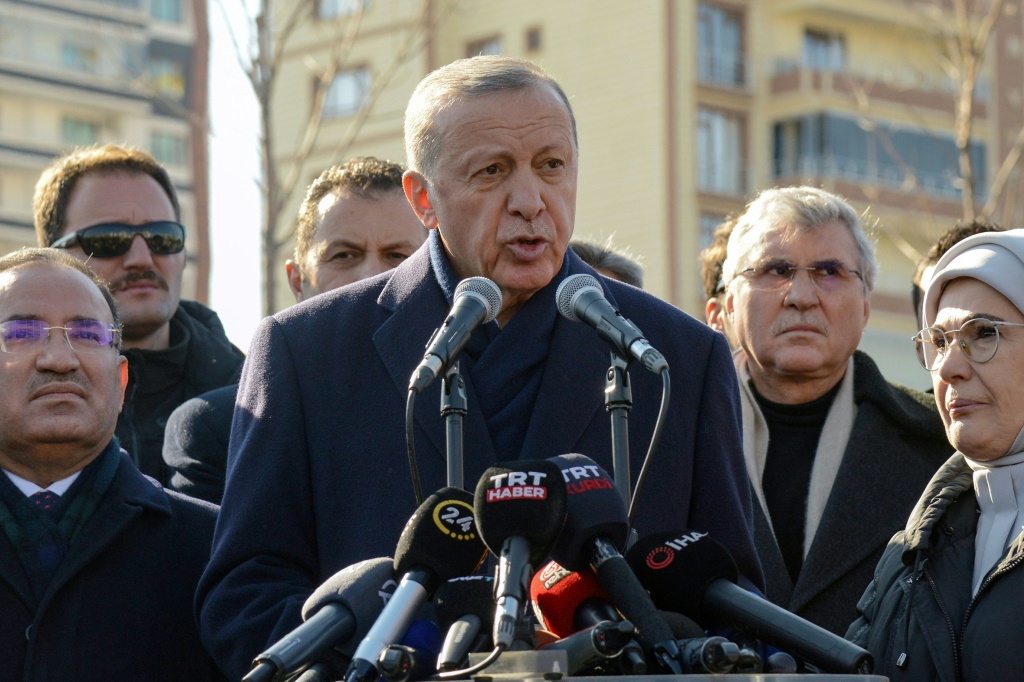     يواجه الرئيس التركي رجب طيب أردوغان أكبر اختبار انتخابي في فترة حكمه التي استمرت عقدين (ا ف ب)
