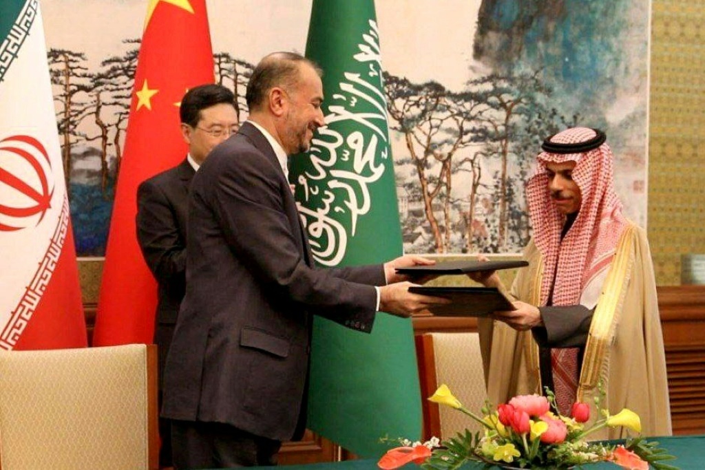 حذر ماكرون خلال زيارة الصين، الغرب من الانزلاق في "دوامة من التوترات التي لا مفر منها" مع بكين (أ ف ب)