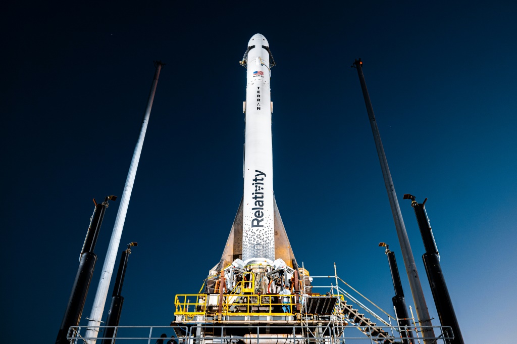 صورة نشرتها شركة "ريلاتيفيتي سبيس" لصاروخها "تيران 1" المصنوع بالطباعة ثلاثية الأبعاد في كاب كانافيرال بولاية فلوريدا الأميركية (ا ف ب)