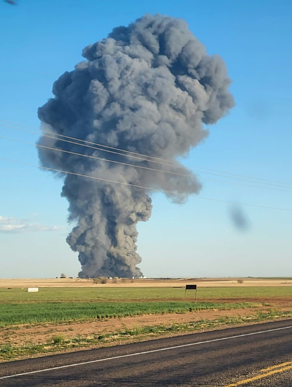 صورة تم الحصول عليها من صفحة على فيسبوك للحريق في مزرعة في مقاطعة كاسترو بولاية تكساس في 13 نيسان/ابريل 2023 (ا ف ب)