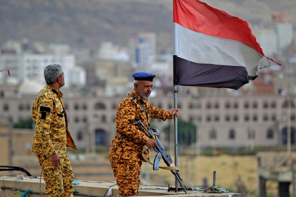 الحكومة اليمنية ترحب بجهود السعودية لإحياء مسار السلام في البلاد