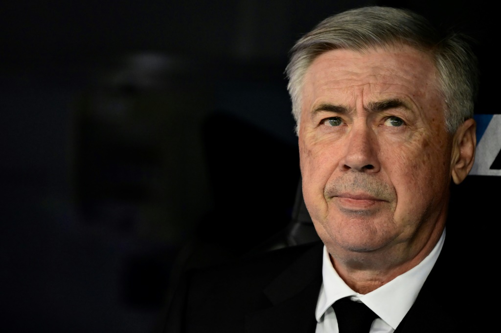 الإيطالي كارلو أنشيلوتي مدرب ريال مدريد خلال مباراة فريقه أمام إسبانيول على ملعب سانتياغو برنابيو في مدريد في 11 آذار/مارس 2023 (ا ف ب)