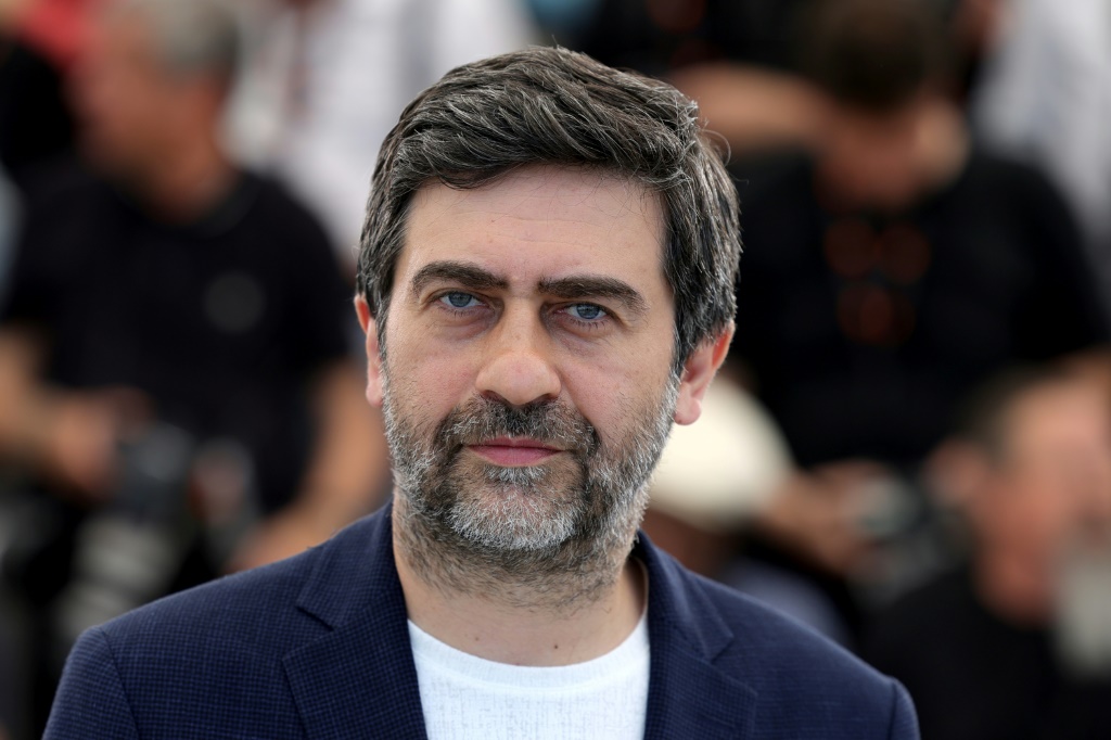 المخرج التركي أمين ألبر خلال مشاركته في مهرجان كان السينمائي في فرنسا في 24 أيار/مايو 2022 (ا ف ب)
