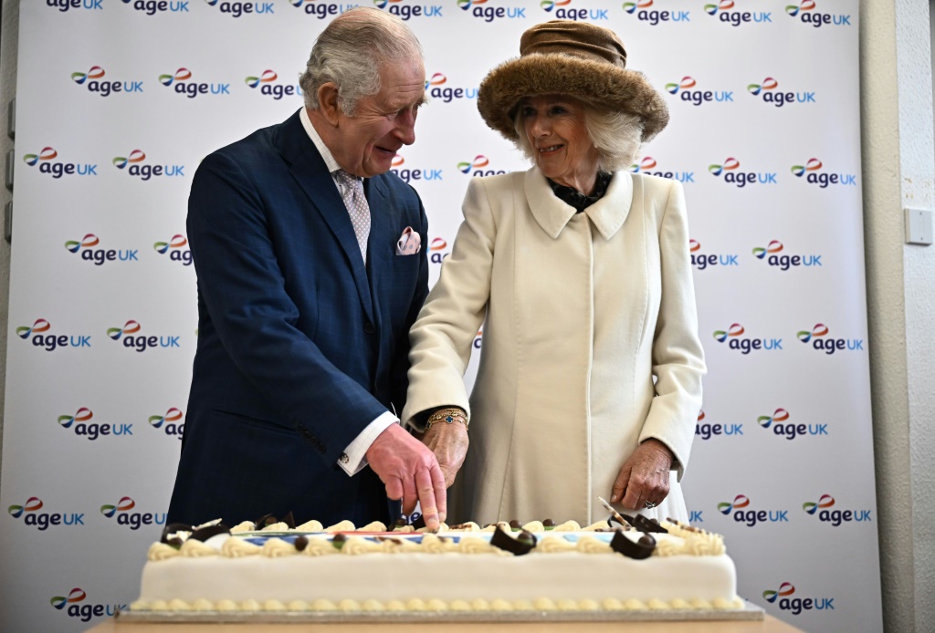 ملك بريطانيا تشارلز الثالث وزوجته الملكة كاميلا في لندن في 06 أيار/مايو 2023 (ا ف ب)
