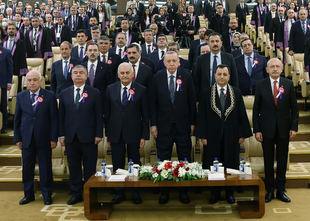     ظهر الرئيس التركي رجب طيب أردوغان ثلاث مرات في حملته الانتخابية قبل أن يمرض يوم الثلاثاء (أ ف ب)