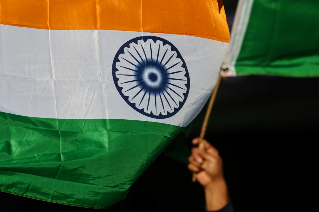 علم الهند مرفوعاً خلال مباراة رياضية في مدينة سيدني الأسترالية في 27 تشرين الأول/أكتوبر 2022 (ا ف ب)