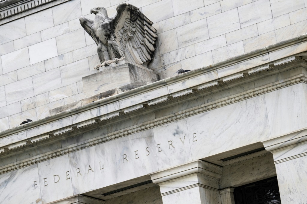    يقوم بنك الاحتياطي الفيدرالي الأمريكي بحملة شرسة لرفع أسعار الفائدة منذ مارس 2022 (أ ف ب)