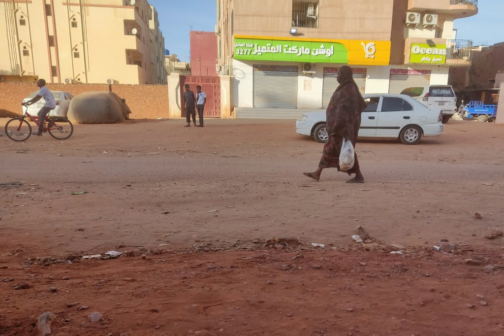 شوارع شبه مقفرة في جنوب الخرطوم في الثاني من أيار/مايو 2023 (ا ف ب)