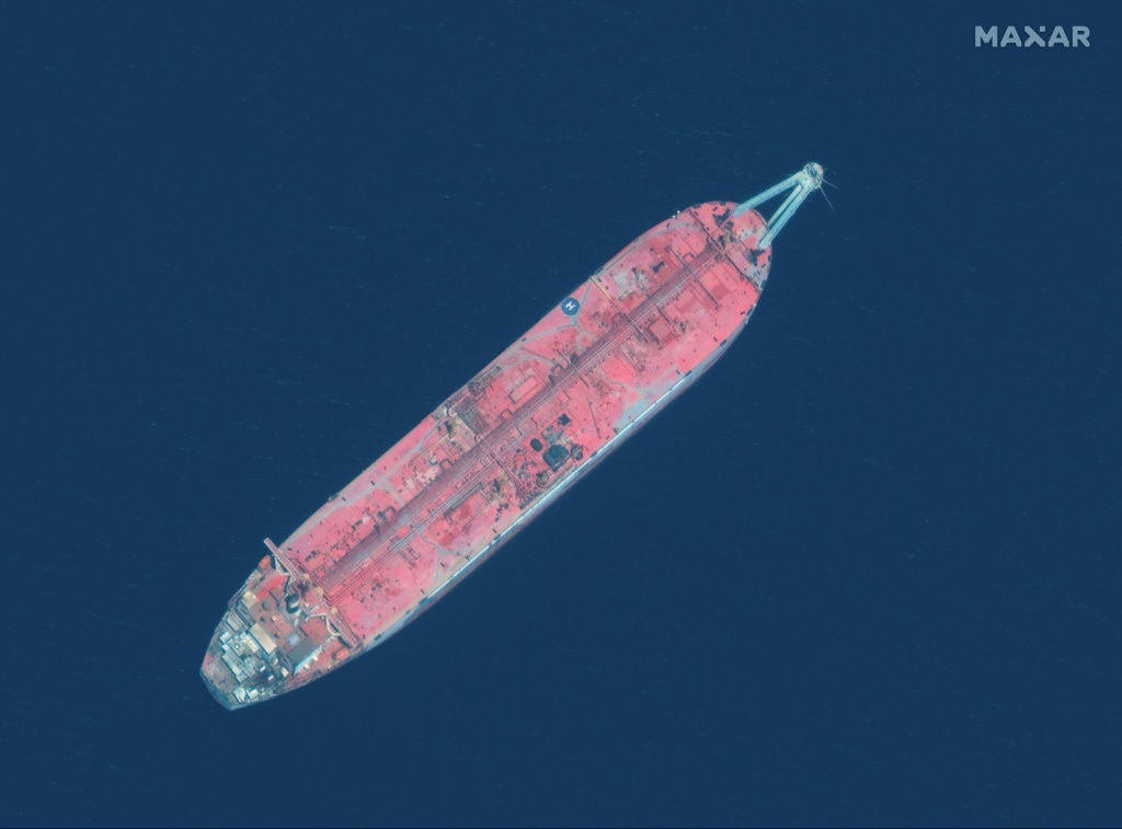 صورة ملتقطة عبر الأقمار الاصطناعية وفرتها ماكسار تكنولوجيز تظهر ناقلة النفك صافر قبالة السواحل اليمنية (ا ف ب)