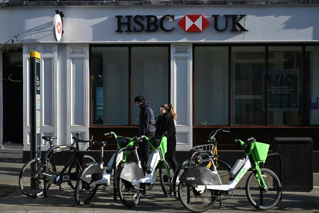     أكبر مساهم في HSBC ، Ping An ، اقترح تقسيم الأعمال للحصول على عوائد أفضل (أ ف ب)