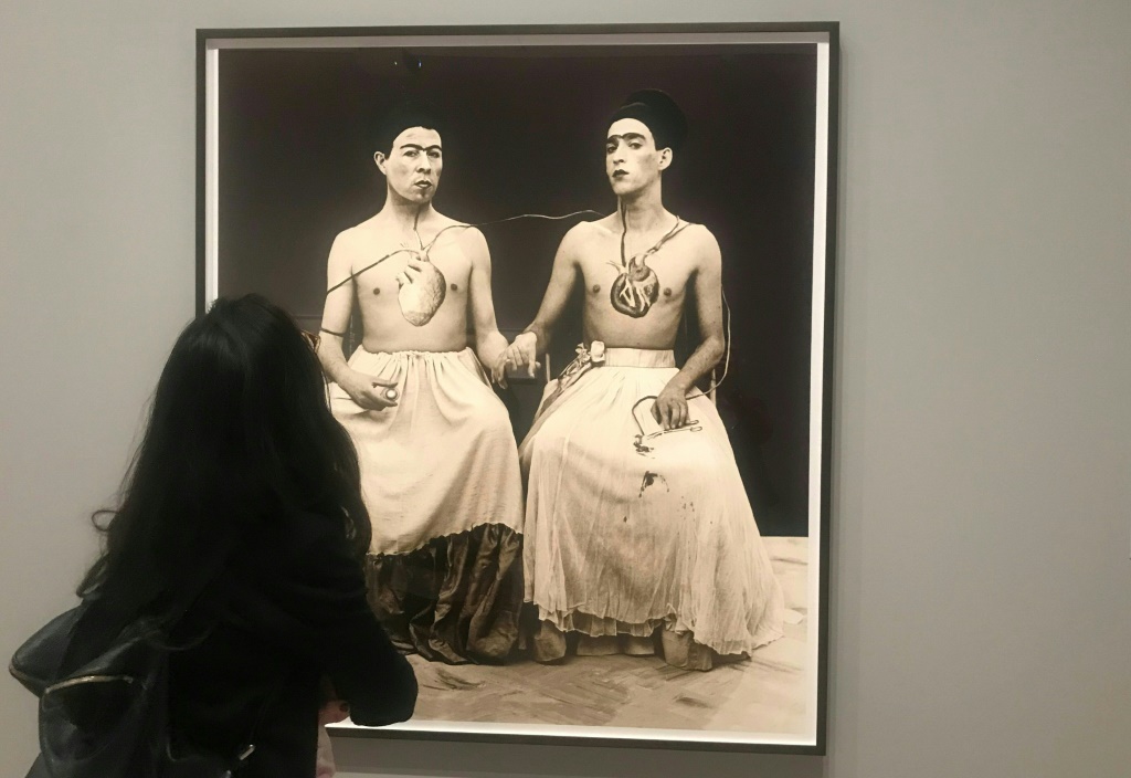 جانب من معرض "تشوزن ميموري" في متحف الفن الحديث في نيويورك بتاريخ الاول من أيار/مايو 2023 (ا ف ب)