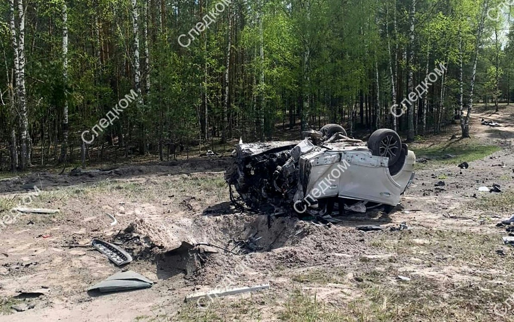 صورة وزعتها لجنة التحقيق الروسية في 6 ايار/مايو 2023 تظهر موقع انفجار سيارة الكاتب القومي زاخار بريليبين في منطقة نيجني نوفغورود (ا ف ب)