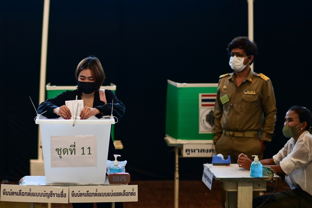 مركز اقتراع في العاصمة التايلاندية بانكوك في 07 أيار/مايو 2023 (ا ف ب)