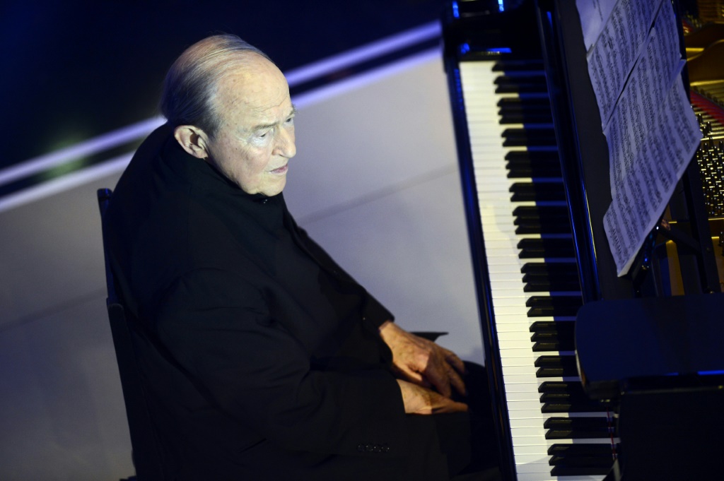 عازف البيانو مناحيم بريسلر خلال حفلة له في مدينة تولوز الفرنسية في 24 شباط/فبراير 2016 (ا ف ب)