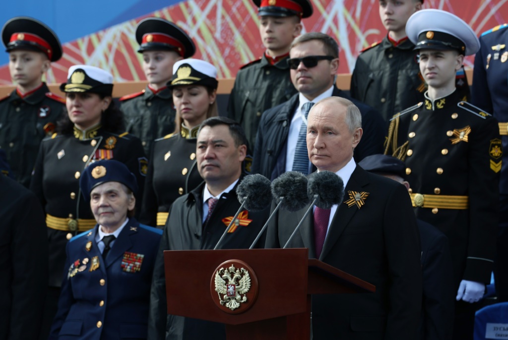     وتعهد الرئيس الروسي فلاديمير بوتين بالنصر (أ ف ب)