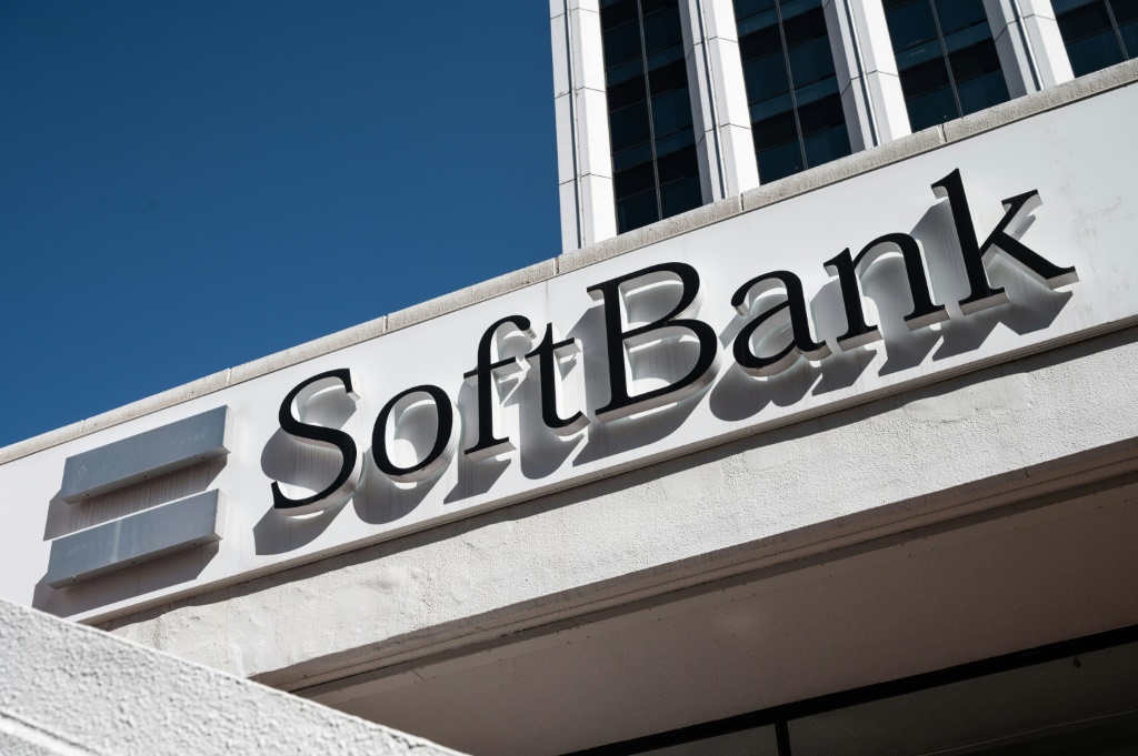     سجلت SoftBank Group صافي خسارة سنوية بأكثر من 7.2 مليار دولار (أ ف ب)