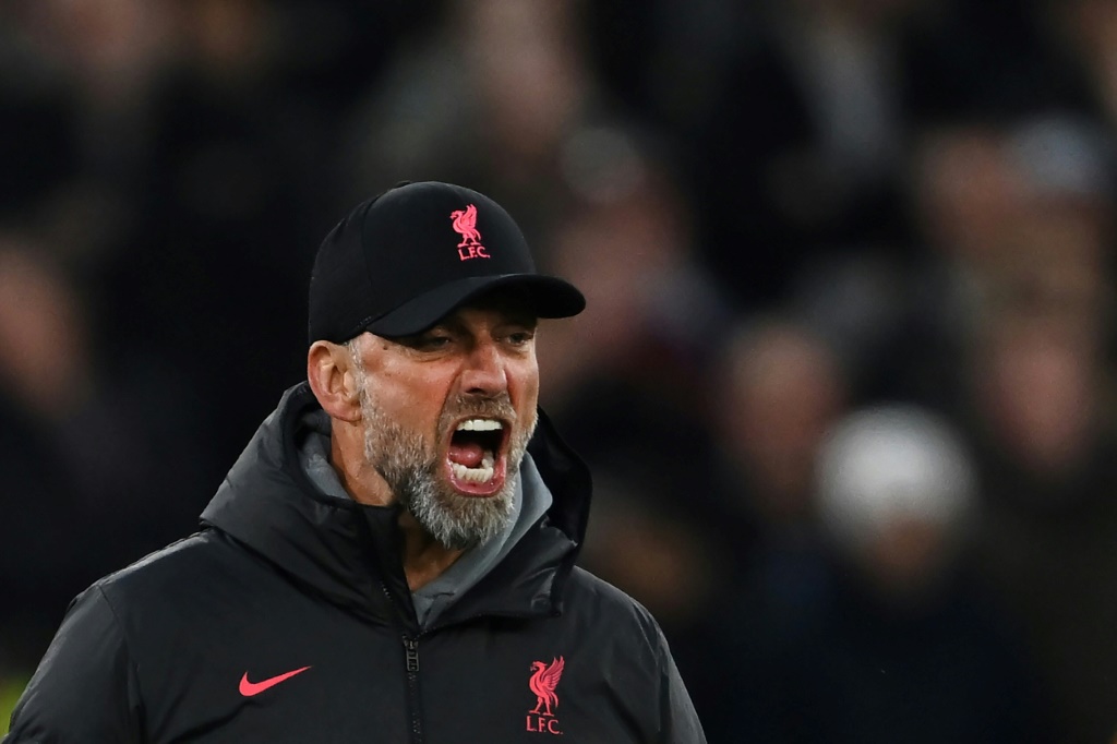 مدرب ليفربول الألماني يورغن كلوب خلال مباراة فريقه أمام وست هام يونايتد في الدوري الانكليزي على ملعب لندن في 26 نيسان/ابريل 2023 (ا ف ب)