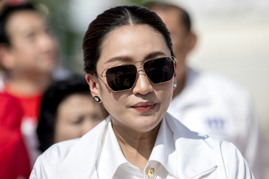 المرشحة لرئاسة الوزراء بايتونغتارن شيناوترا في اليوم الأخير من الحملة الانتخابية في العاصمة التايلاندية في 13 أيار/مايو 2023 (ا ف ب)