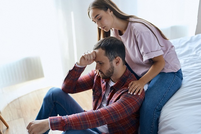  نصائح للتعامل السليم مع زوجك في أوقات الحزن(زهرة الخليج)