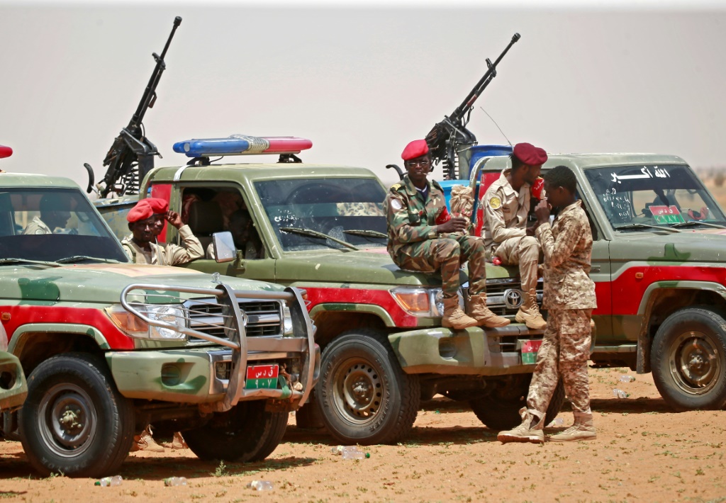 لم يصدر الجيش السوداني تعقيبا فوريا على بيان "الدعم السريع" الذي اتهمت فيه قواته بتنفيذ الهجوم على الكنيسة (أ ف ب)