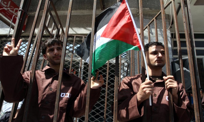 أسرى فلسطينيون في سجون إسرائيل (الاناضول)